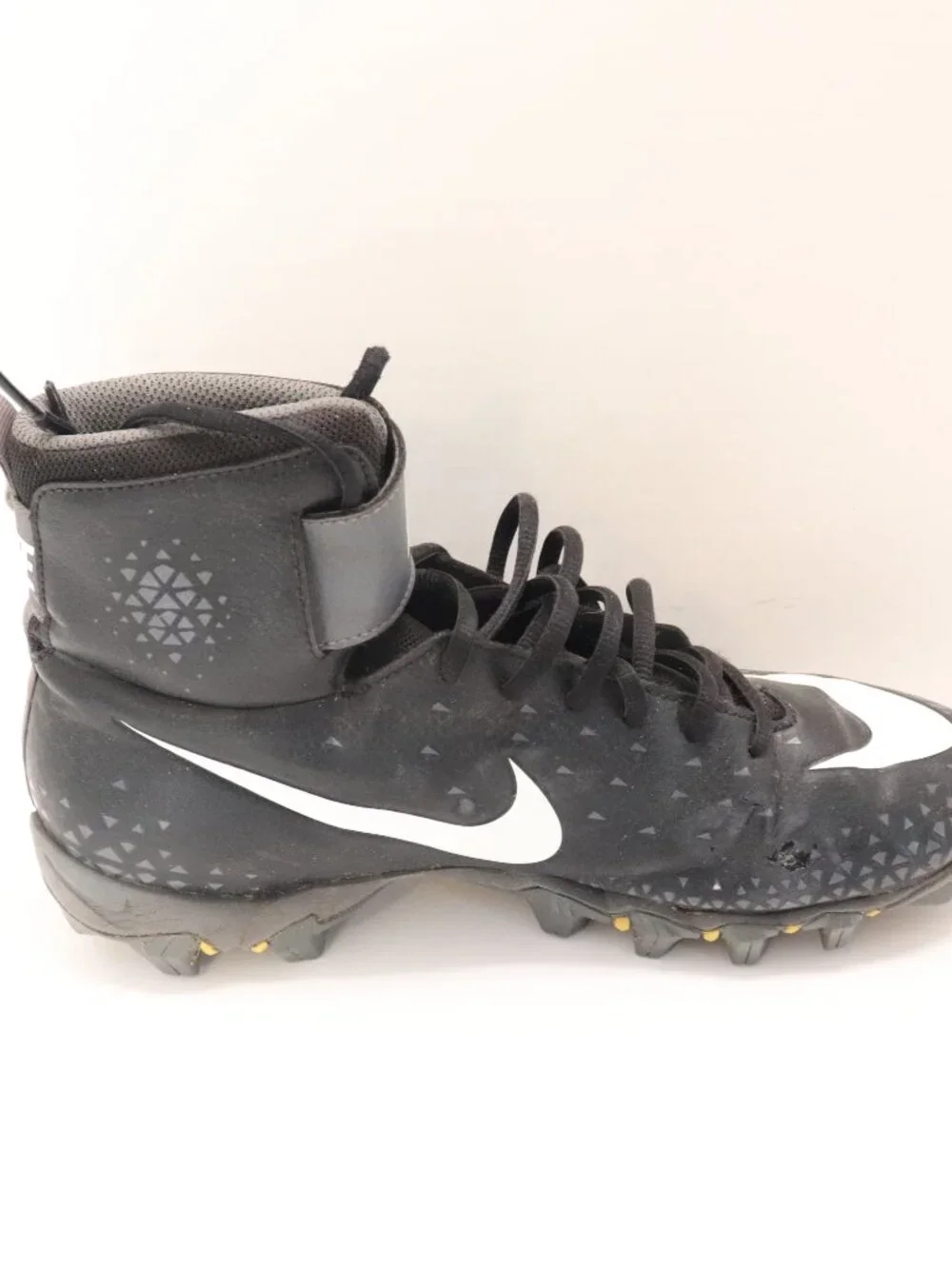 Nike Men's Football Boots Black and White Size 8 S/N 880 109 002
